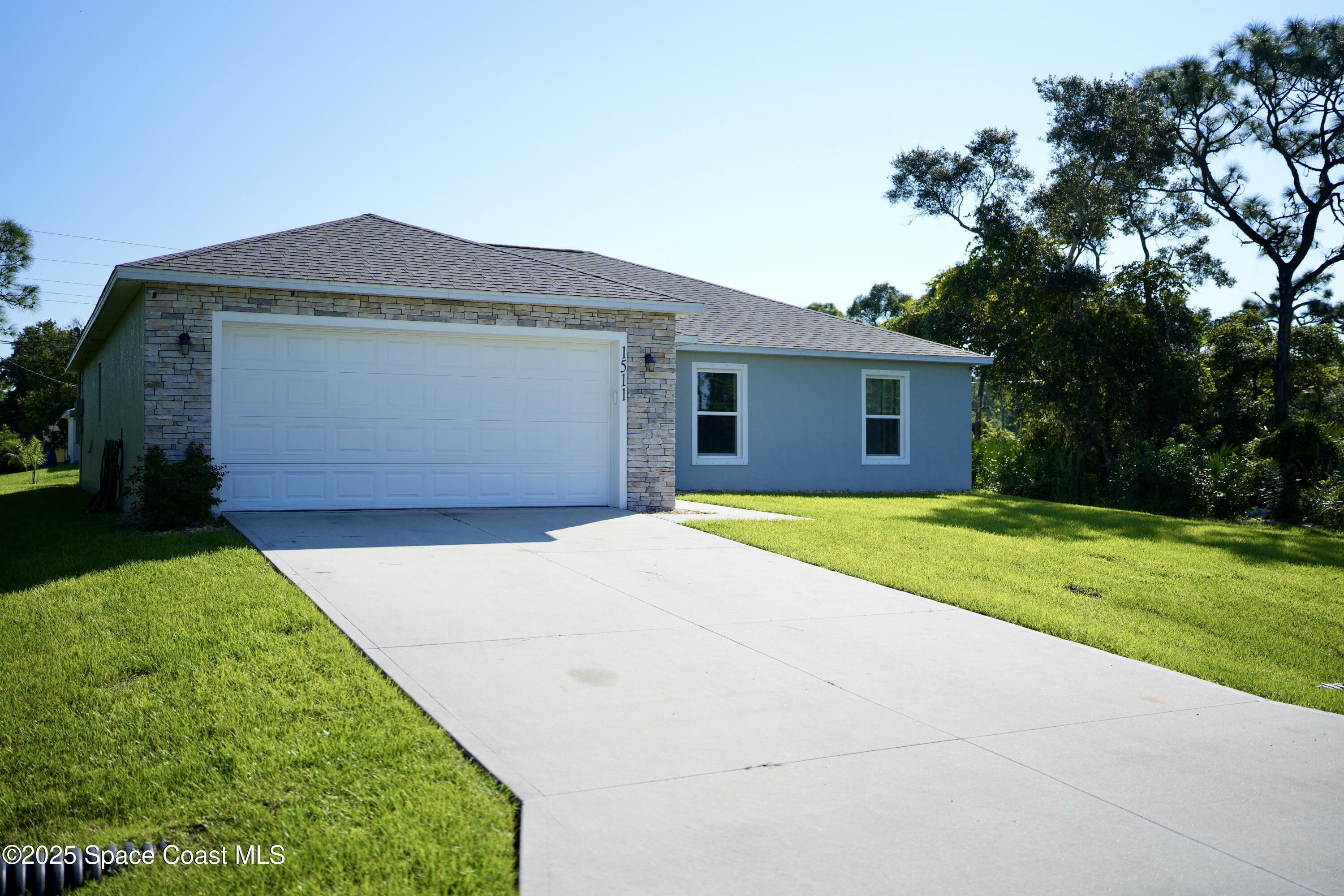 Property Photo: 1511 Rushmore Avenue SE FL 32909