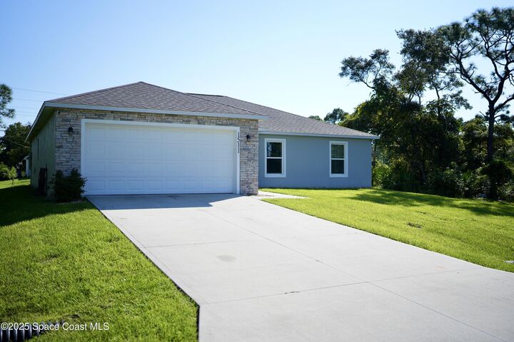 Property Photo: 1511 Rushmore Avenue SE FL 32909