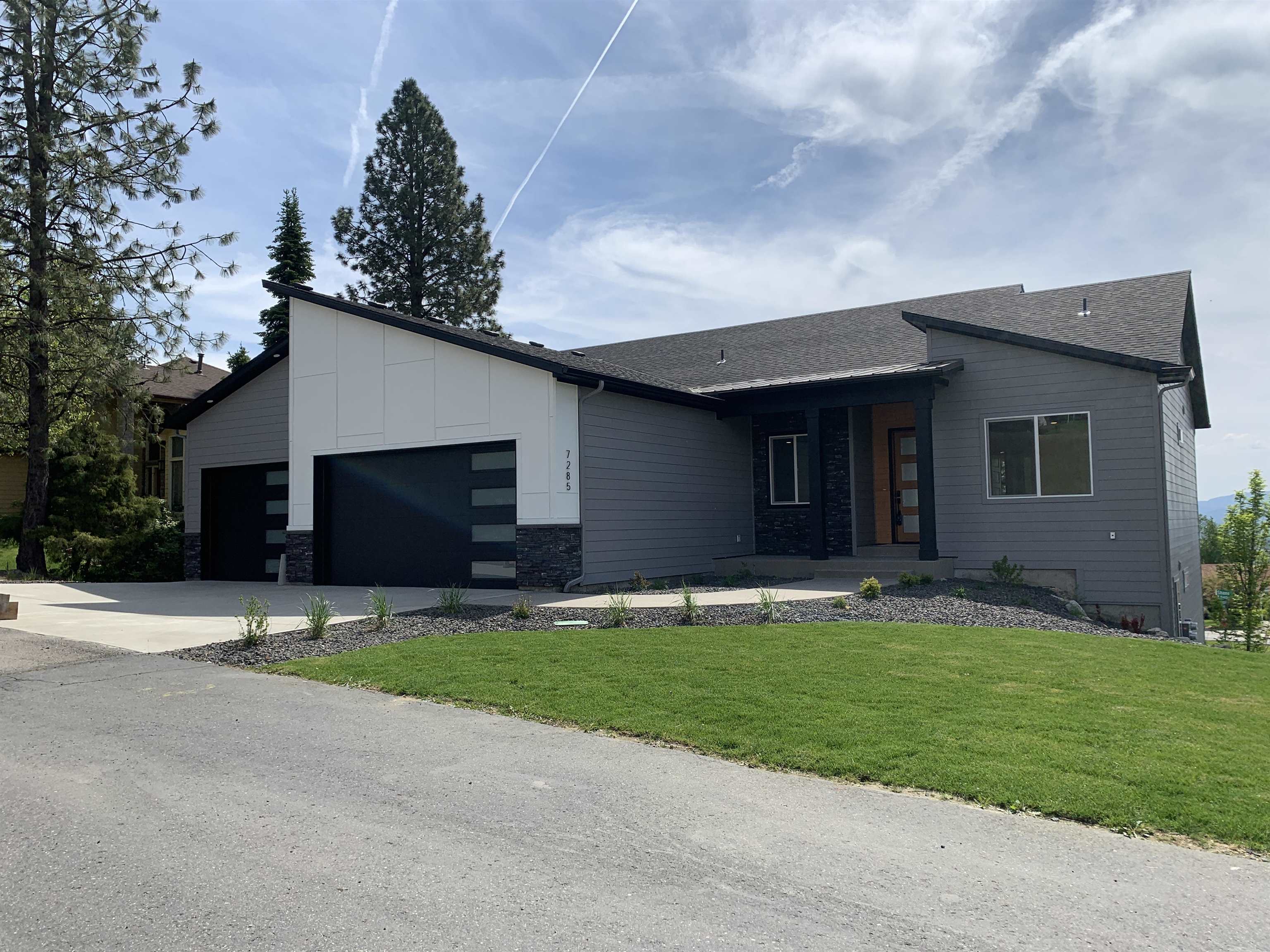 Property Photo: 7285 E Columbia Dr WA 99212