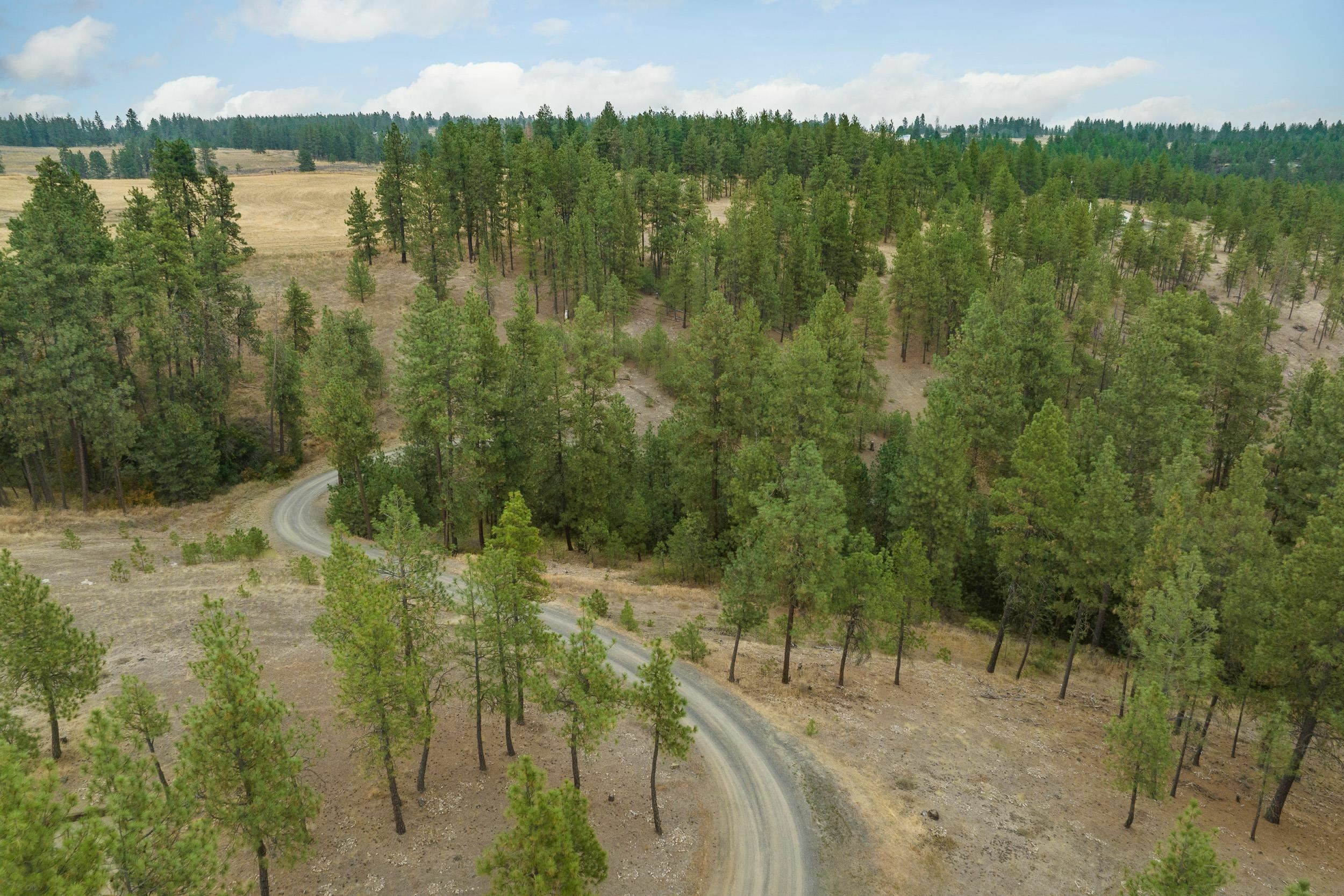 Property Photo: 19910 W Deep Creek Rd WA 99022