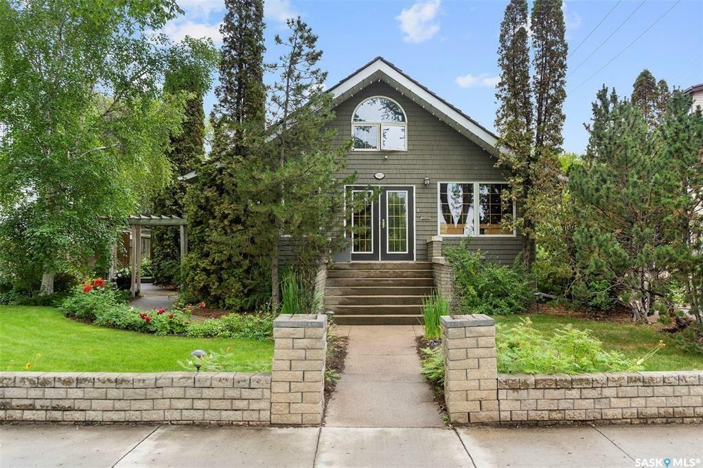Property Photo: 910 Queen Street SK S7K 0N2