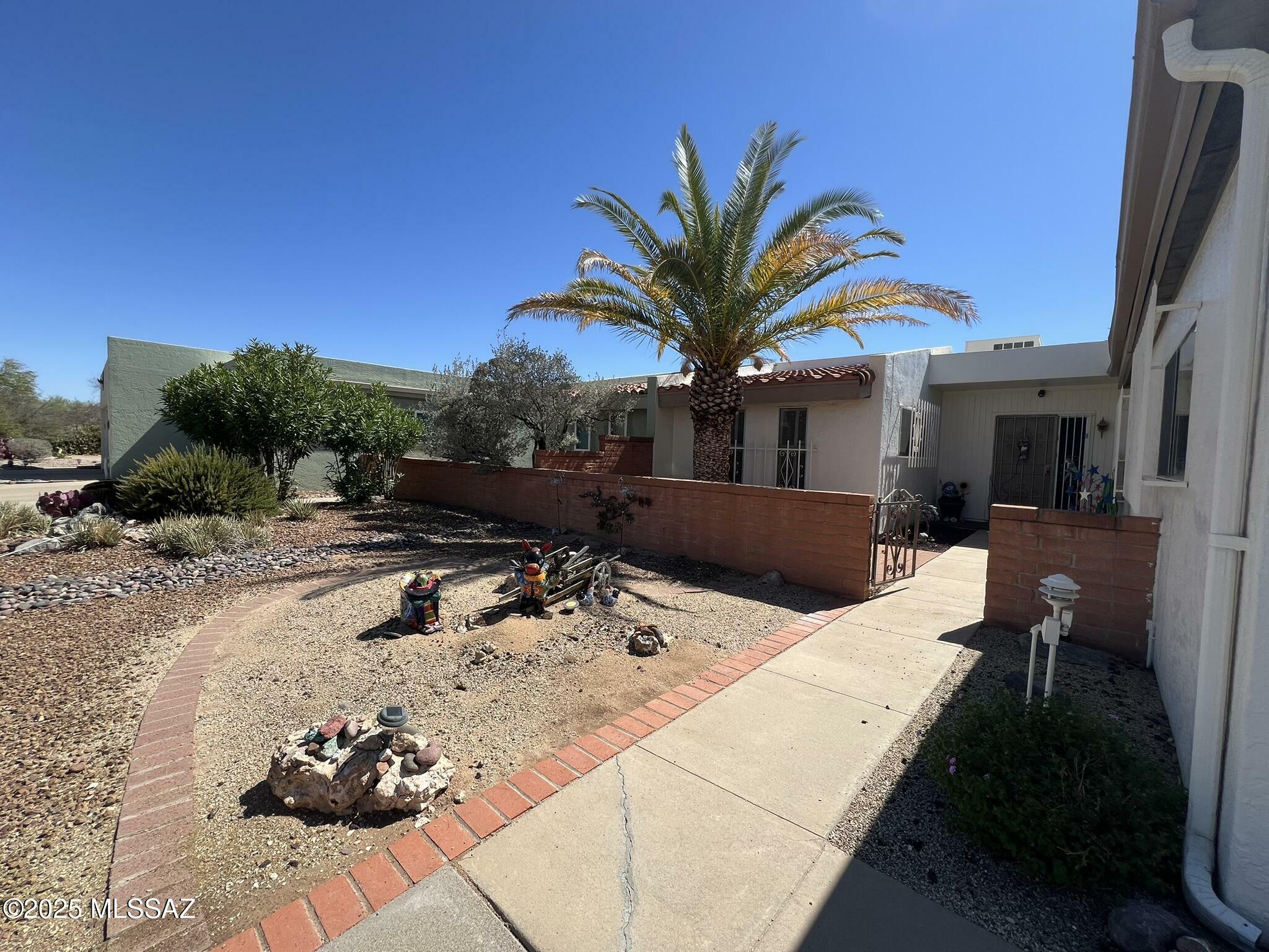 Property Photo: 723 S Los Zafiros AZ 85614