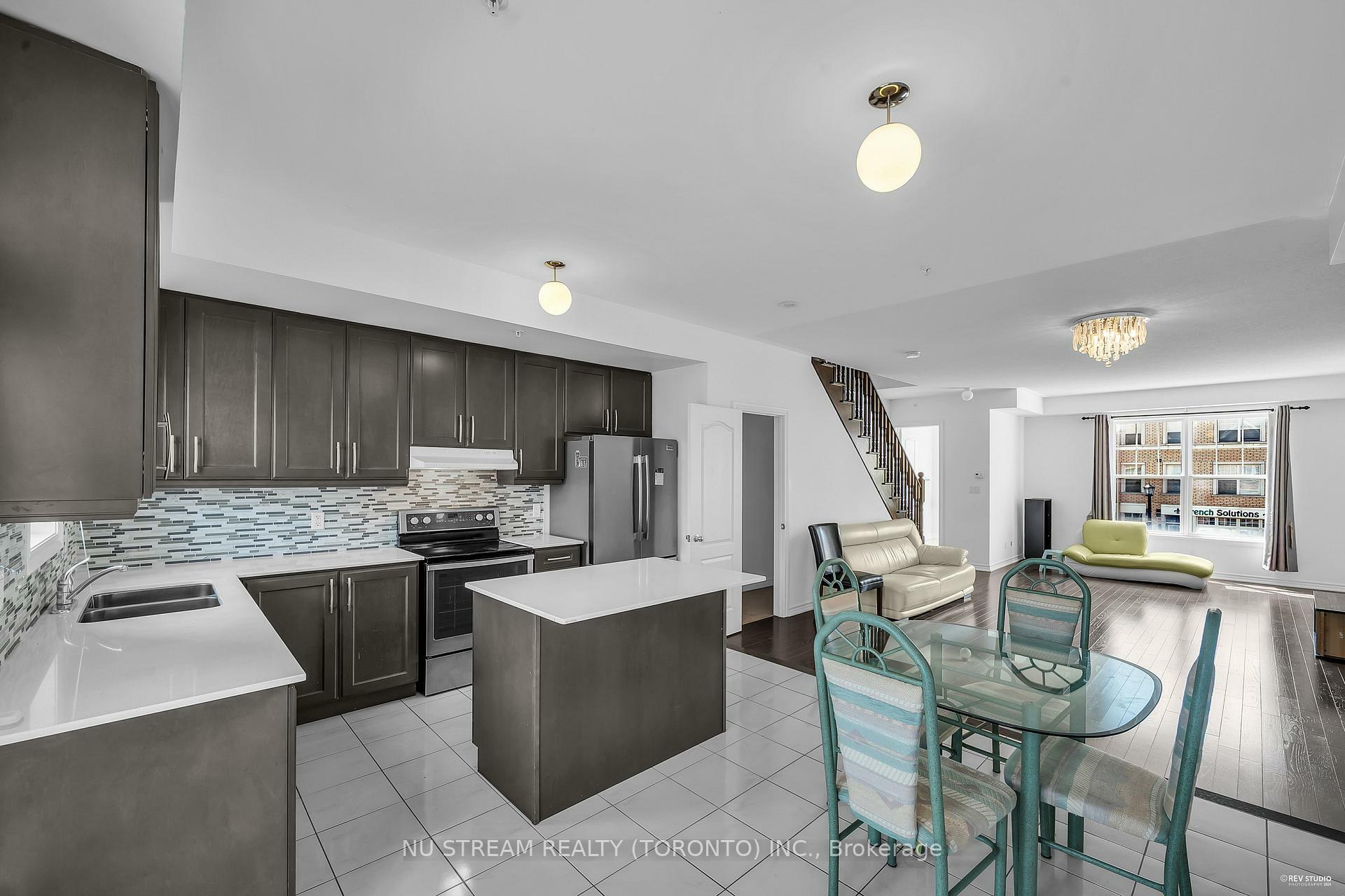 Property Photo: 24 Cathedral High Street 2&Amp3/F ON L6C 0P2