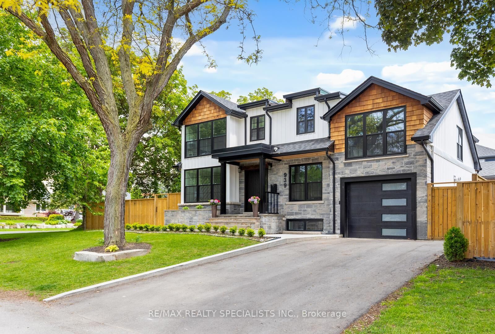 Property Photo: 939 Teal Drive ON L7T 2Y9