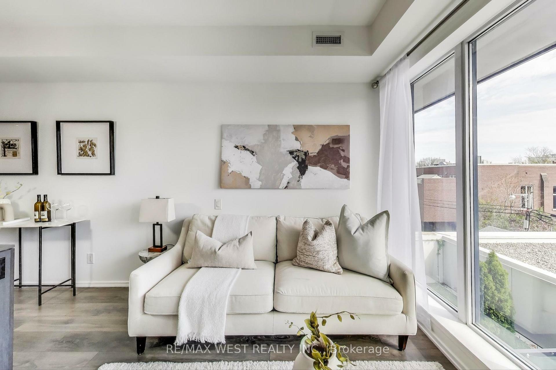 Property Photo:  783 Bathurst Street 307  ON M5S 0A8 