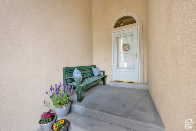 Property Photo: 1347 E Old Maple Ct UT 84117