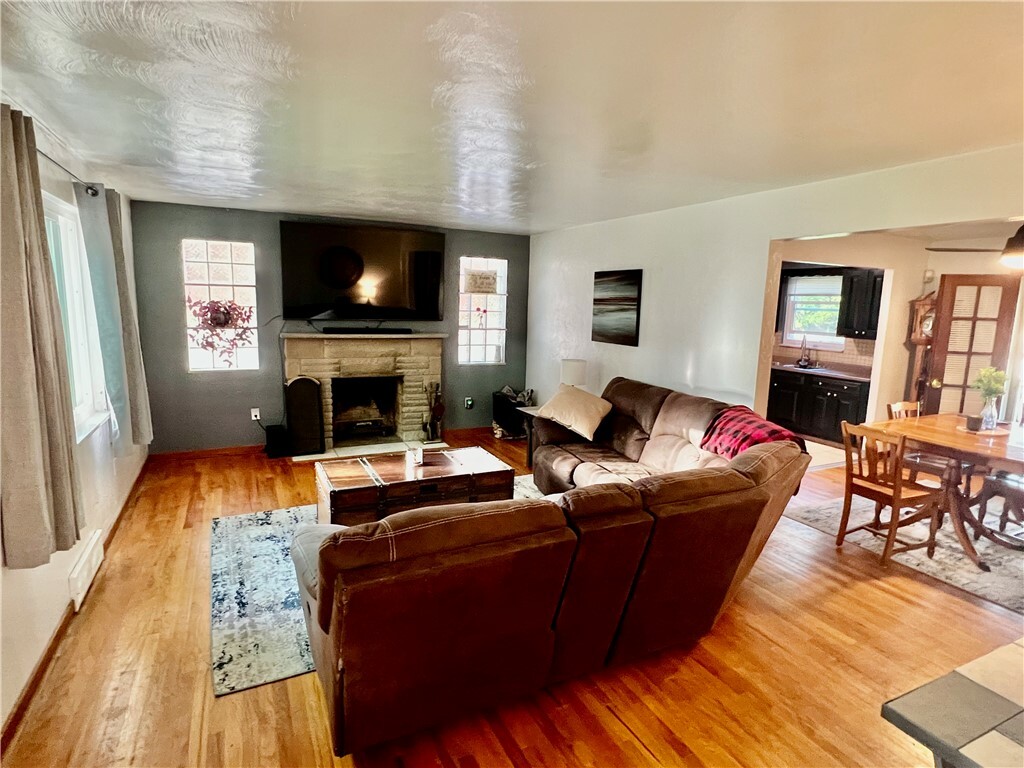 Property Photo: 2023 Palm Ave PA 15235