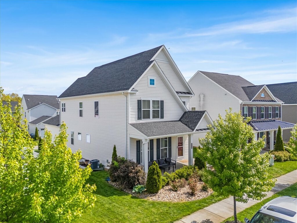 Property Photo: 909 Twilight St PA 16066