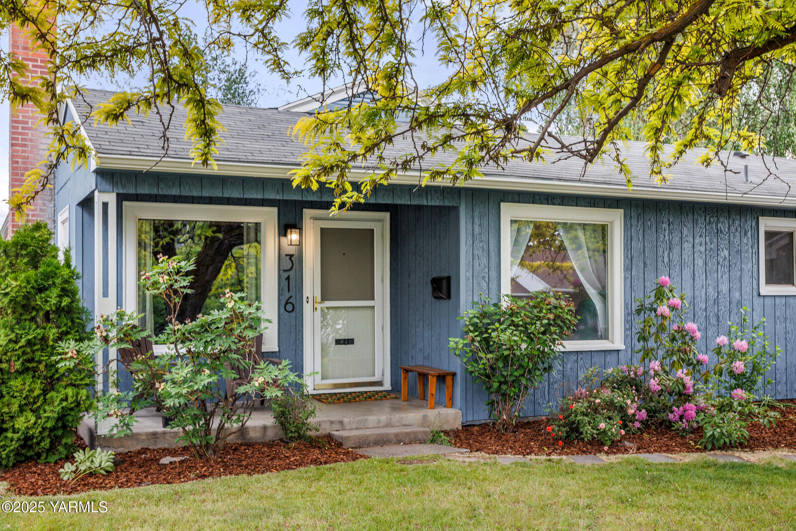 Property Photo: 316 N 26th Ave WA 98902