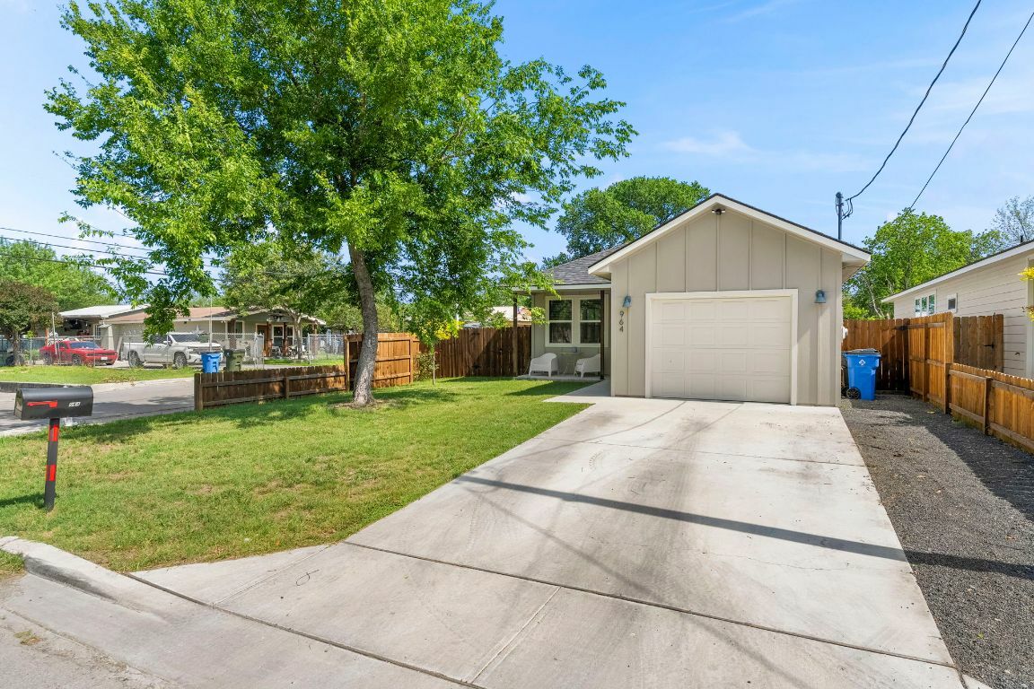 Property Photo: 964 Allende Street TX 78155