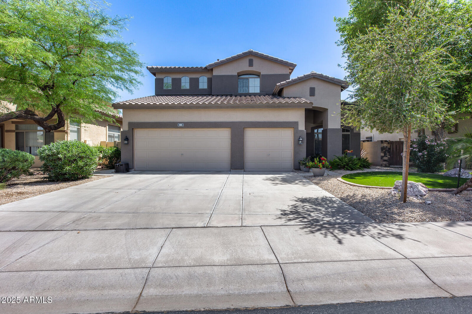 Property Photo: 965 E Virgo Place AZ 85249