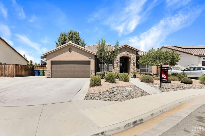 9512 Four Pines Drive  Shafter CA 93263 photo