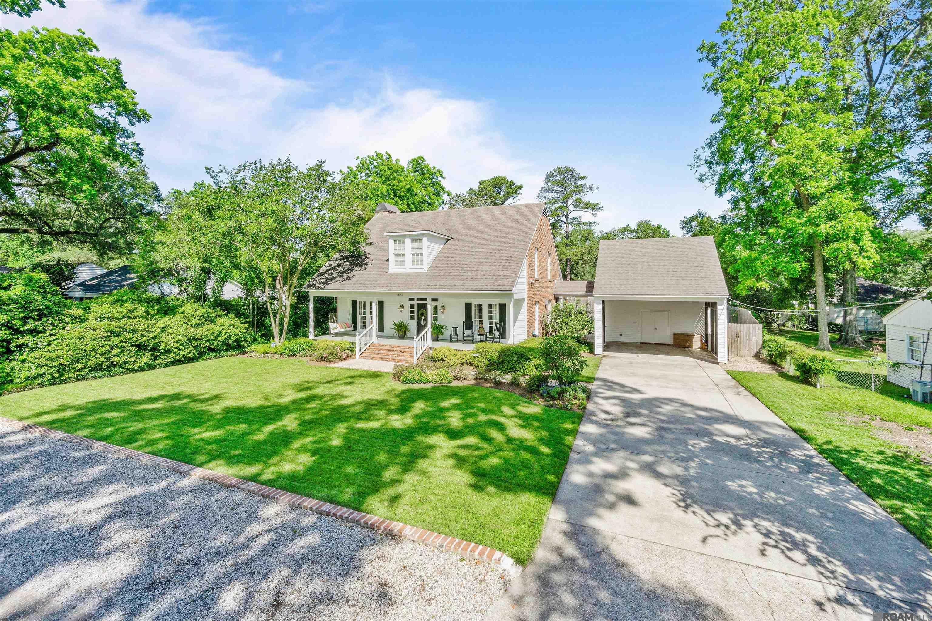 Property Photo: 623 Ursuline Dr LA 70808