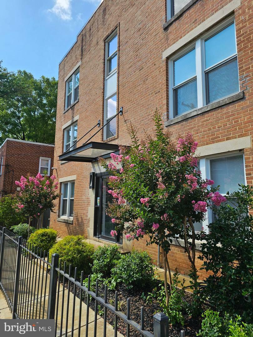 Property Photo: 4106 Gault Place NE 5 DC 20019