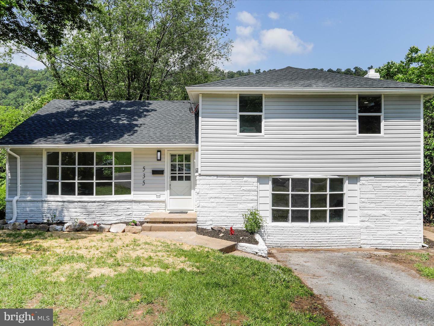 Property Photo: 535 Harrison Avenue WV 25411