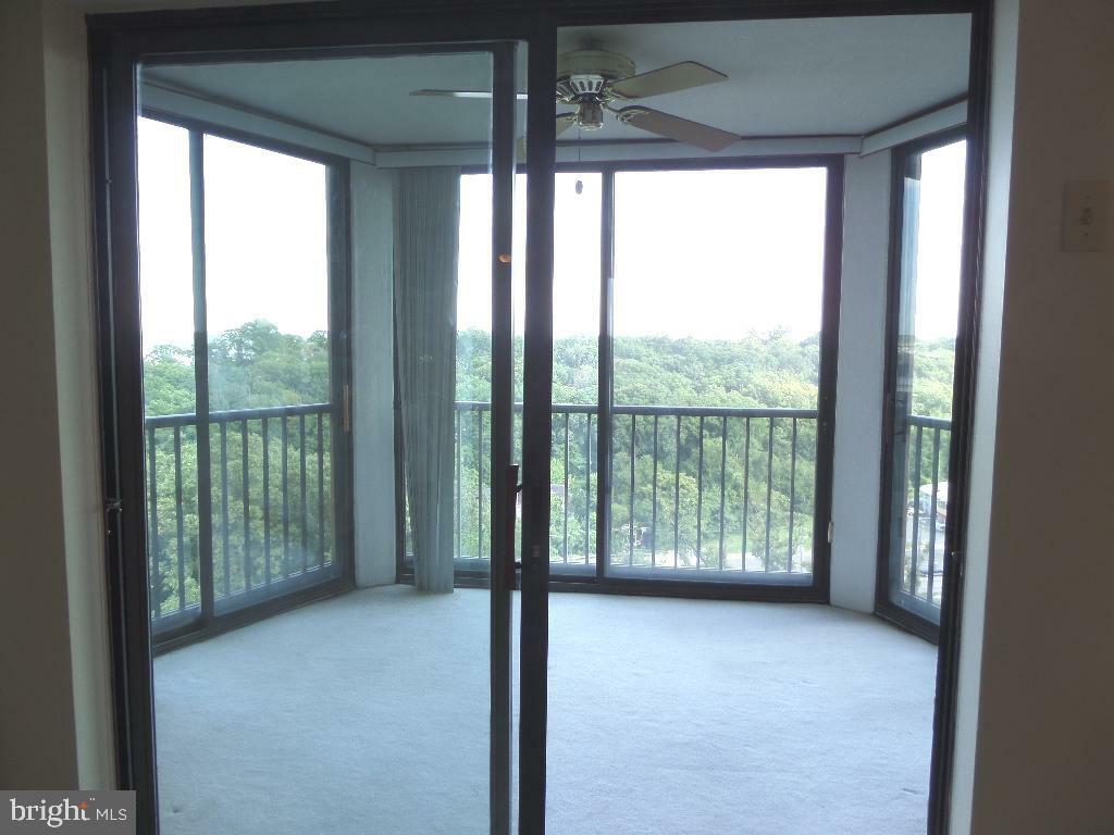 Property Photo: 5904 Mount Eagle Drive 902 VA 22303