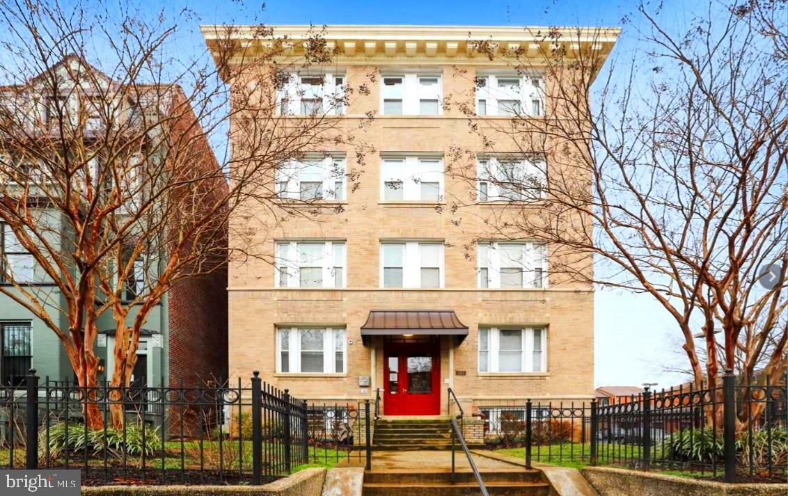 Property Photo: 1340 Fairmont Street NW 3 DC 20009