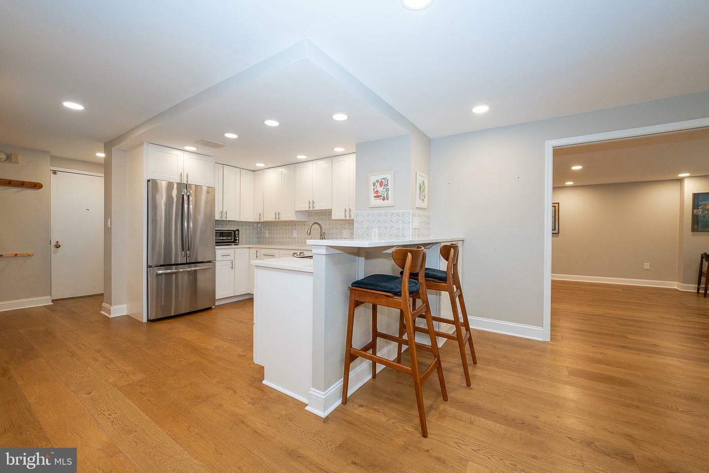 Property Photo: 1919 Chestnut Street 523-524 PA 19103