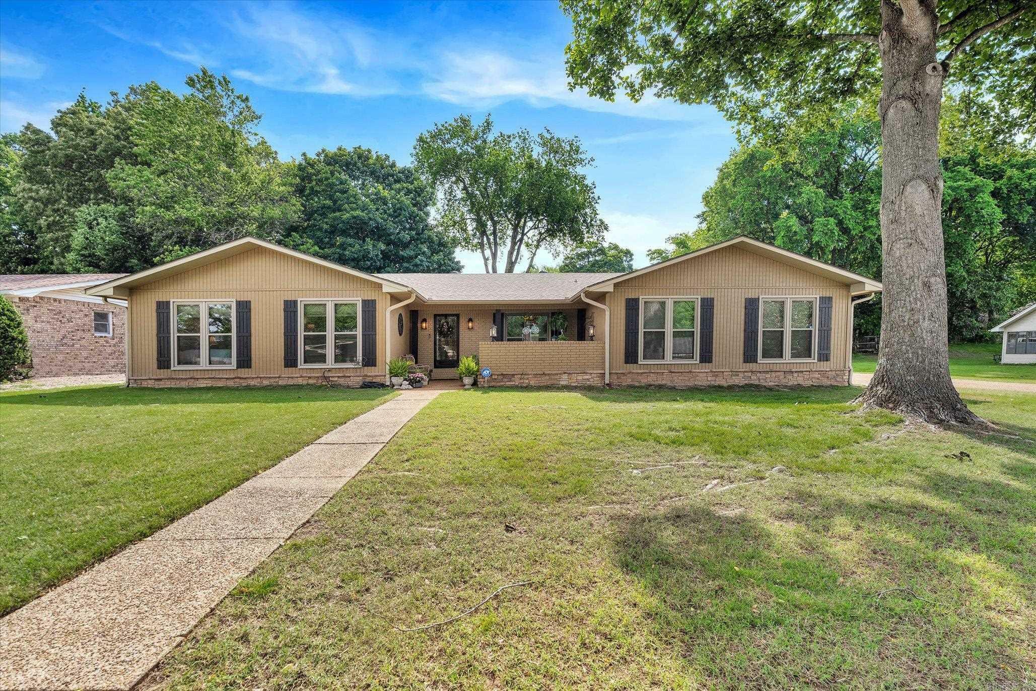 Property Photo: 2806 Martinbrook Drive AR 72401
