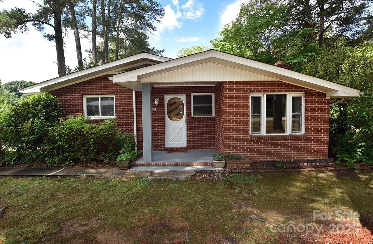 Property Photo:  709 Sunset Drive  NC 28147
