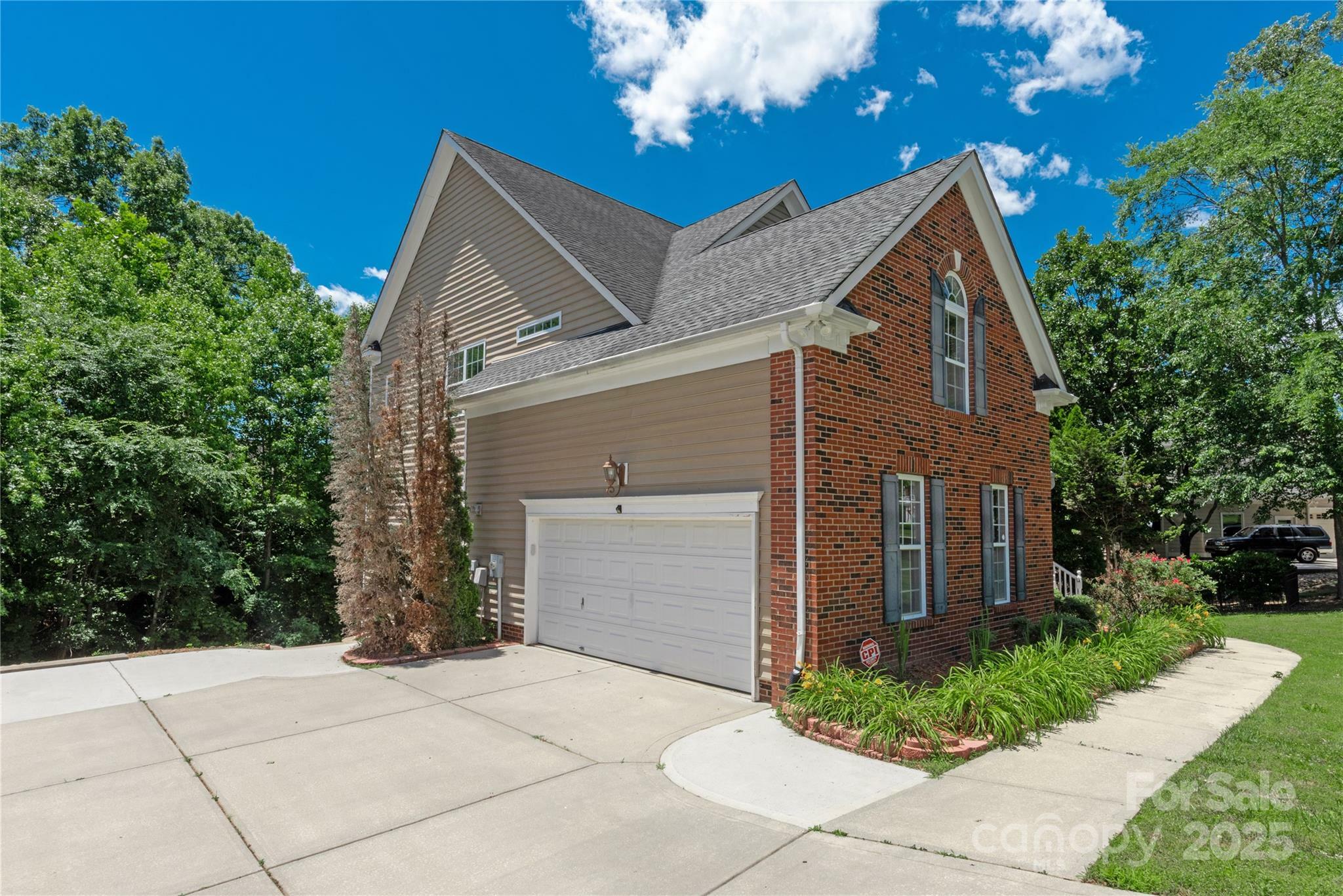 Property Photo: 8914 Landsdowne Avenue NC 28075