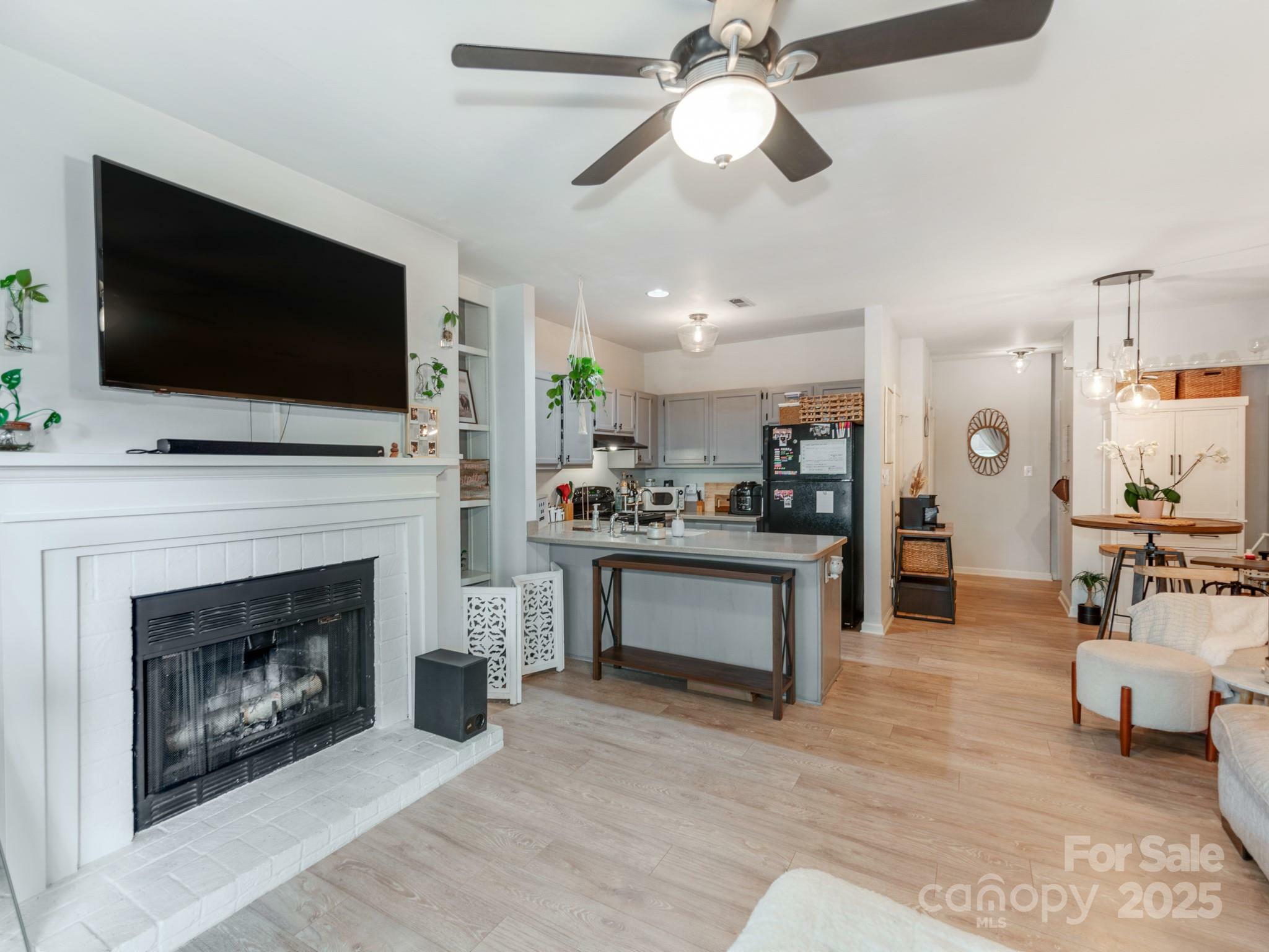 Property Photo: 3308 Selwyn Farms Lane 2 NC 28209