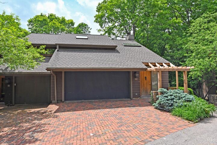 11 Spring Hill Drive  Mariemont OH 45227 photo