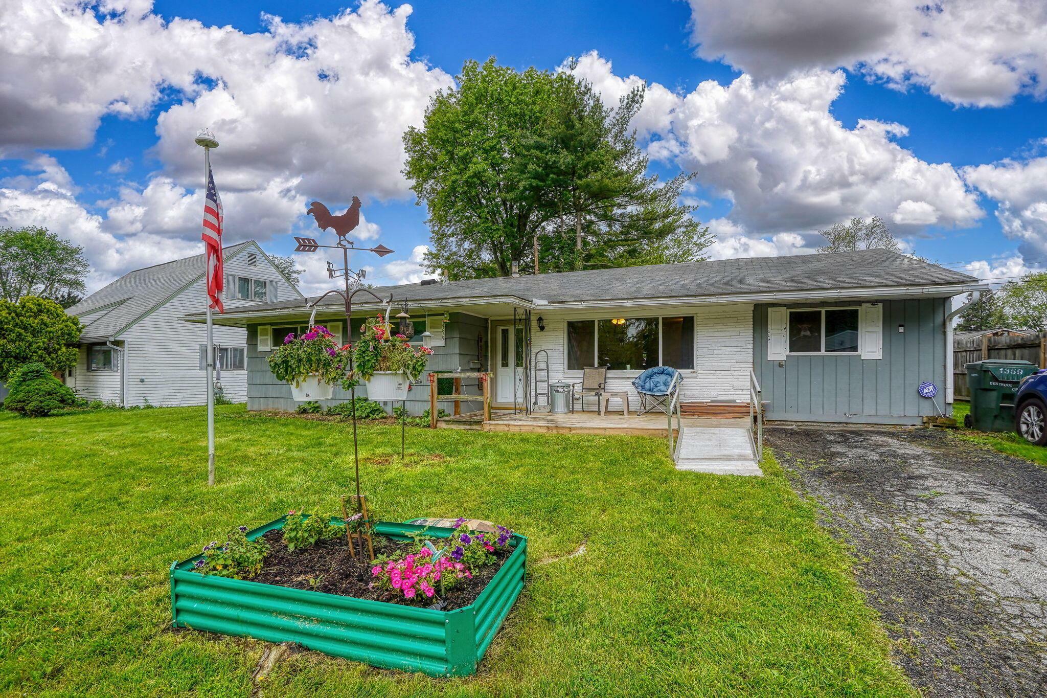 Property Photo: 1359 Gertrude Drive OH 43227