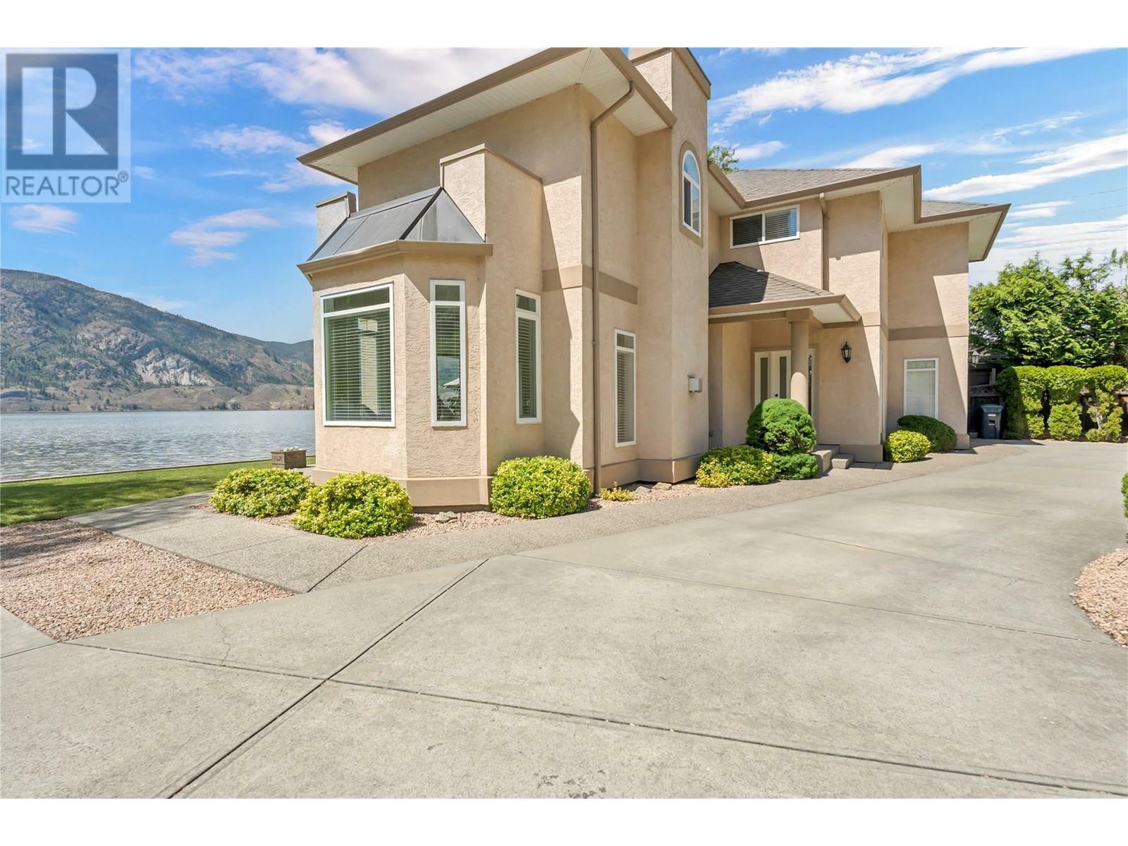 Property Photo: 4597 Lakeside Road BC V2A 8W4