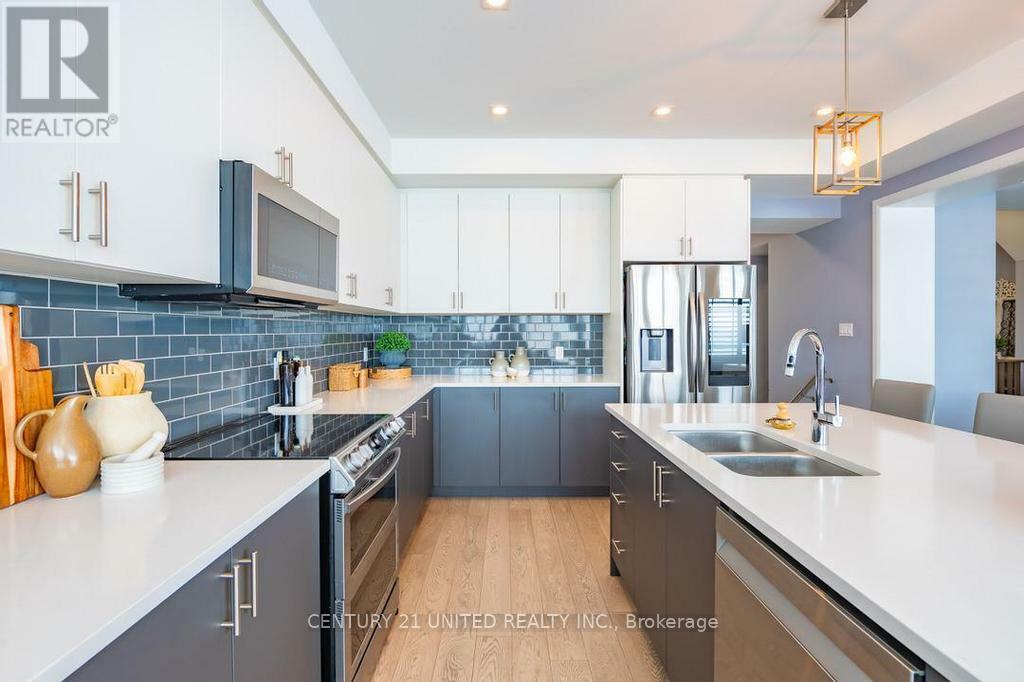 Property Photo: 531 Clayton Avenue ON K9K 0G3