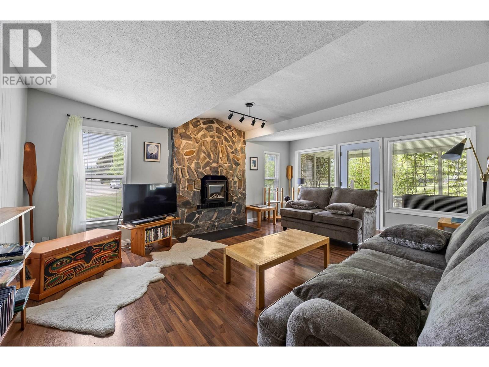 Property Photo: 339 Birch Street BC V0E 1M0