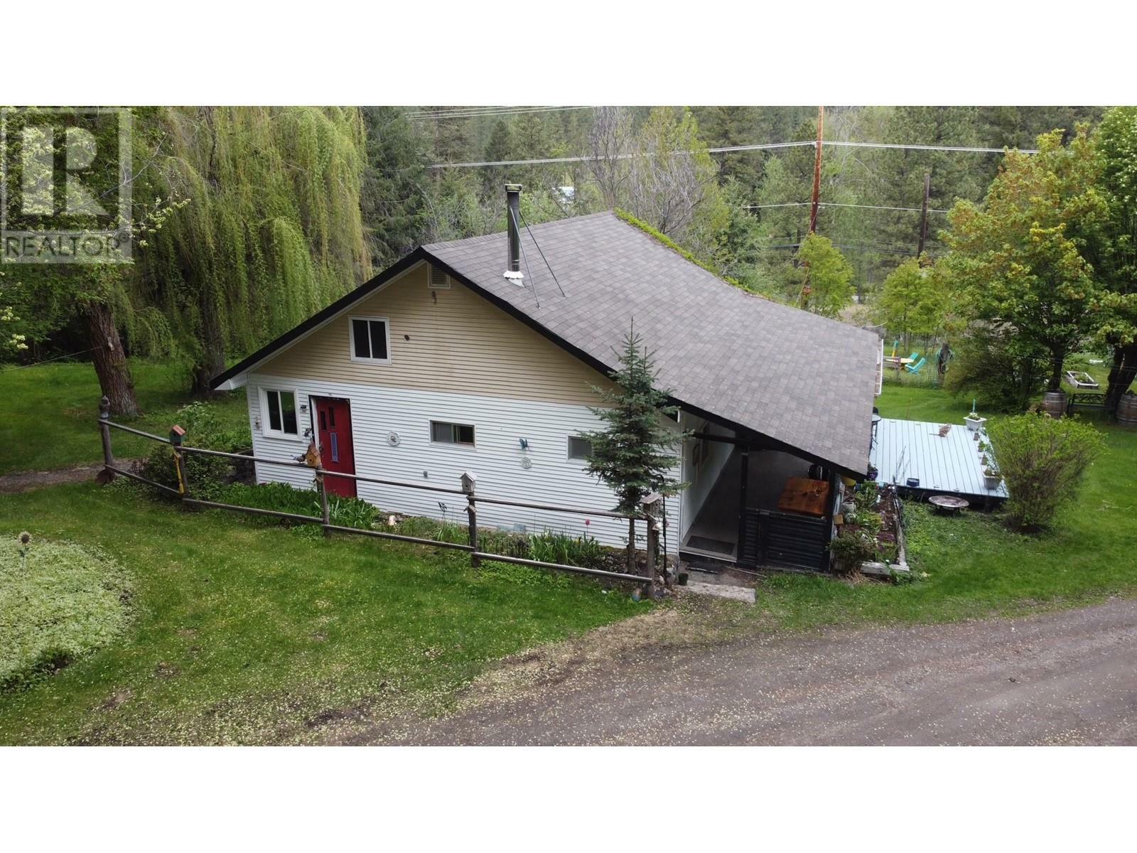 Property Photo: 3900 Highway 3 Highway BC V0H 1Y0