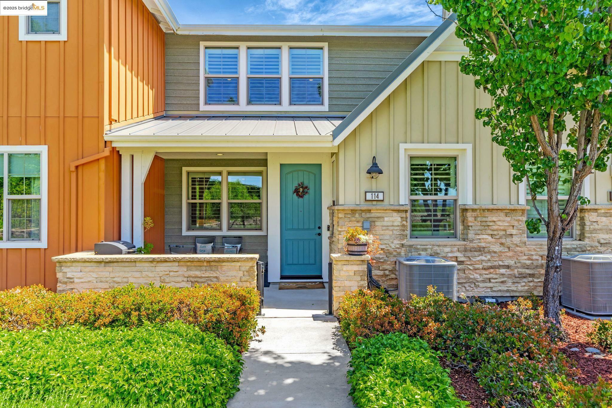 Property Photo: 114 Teasel Cmn CA 94551