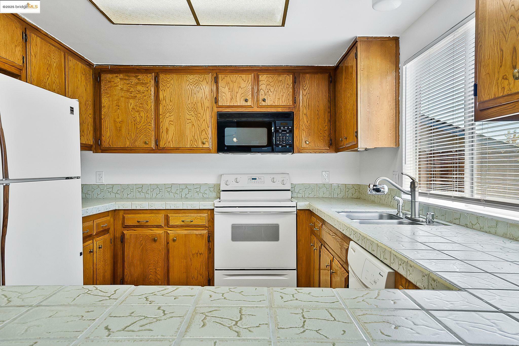 Property Photo:  2125 Robles Dr  CA 94509 