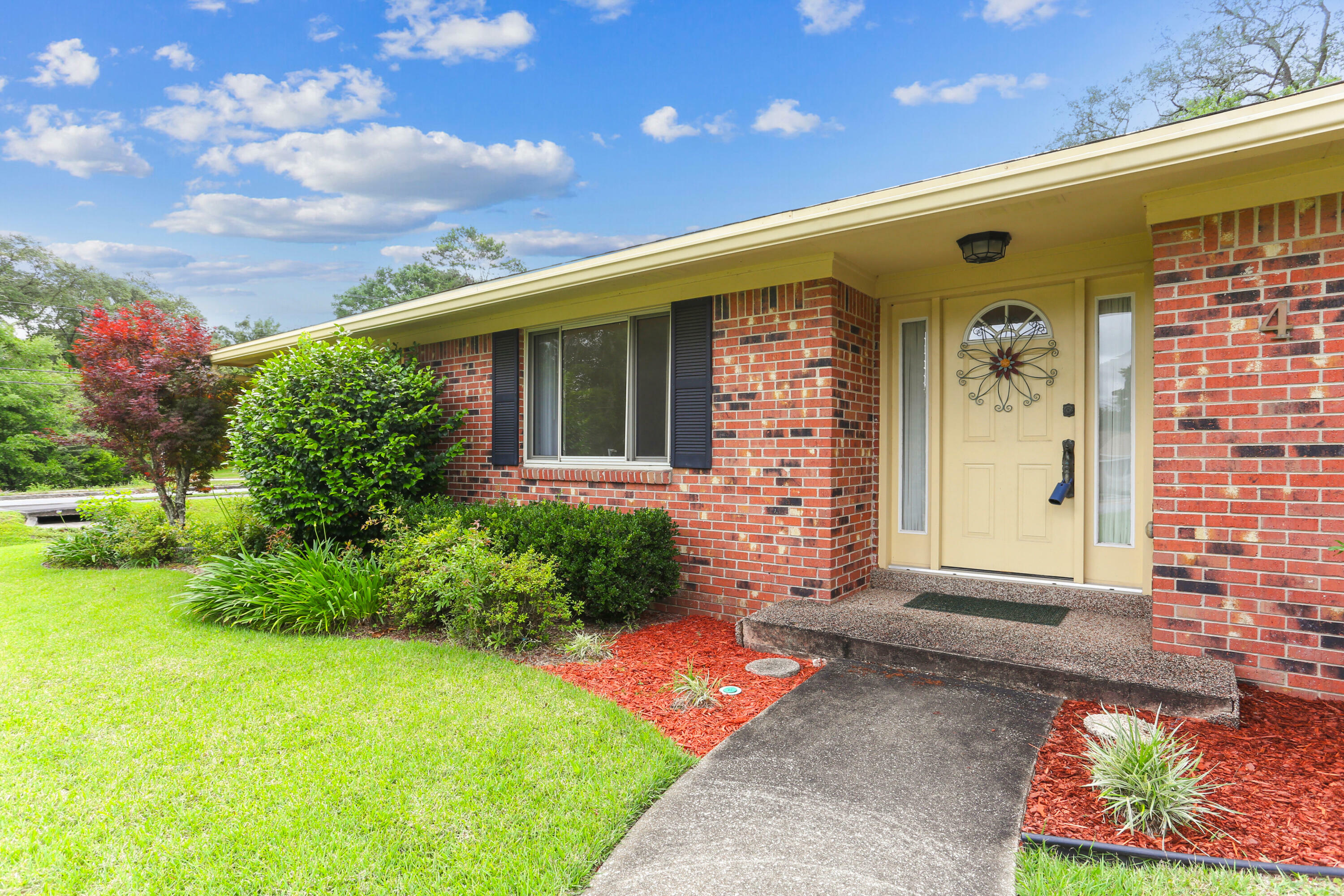 Property Photo: 4 NE Earl'S Court FL 32547