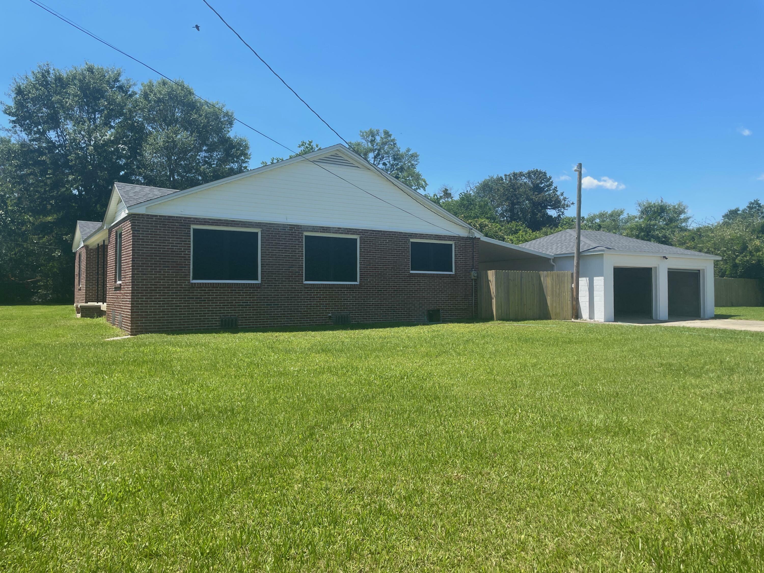 Property Photo: 410 Pace Parkway FL 32533