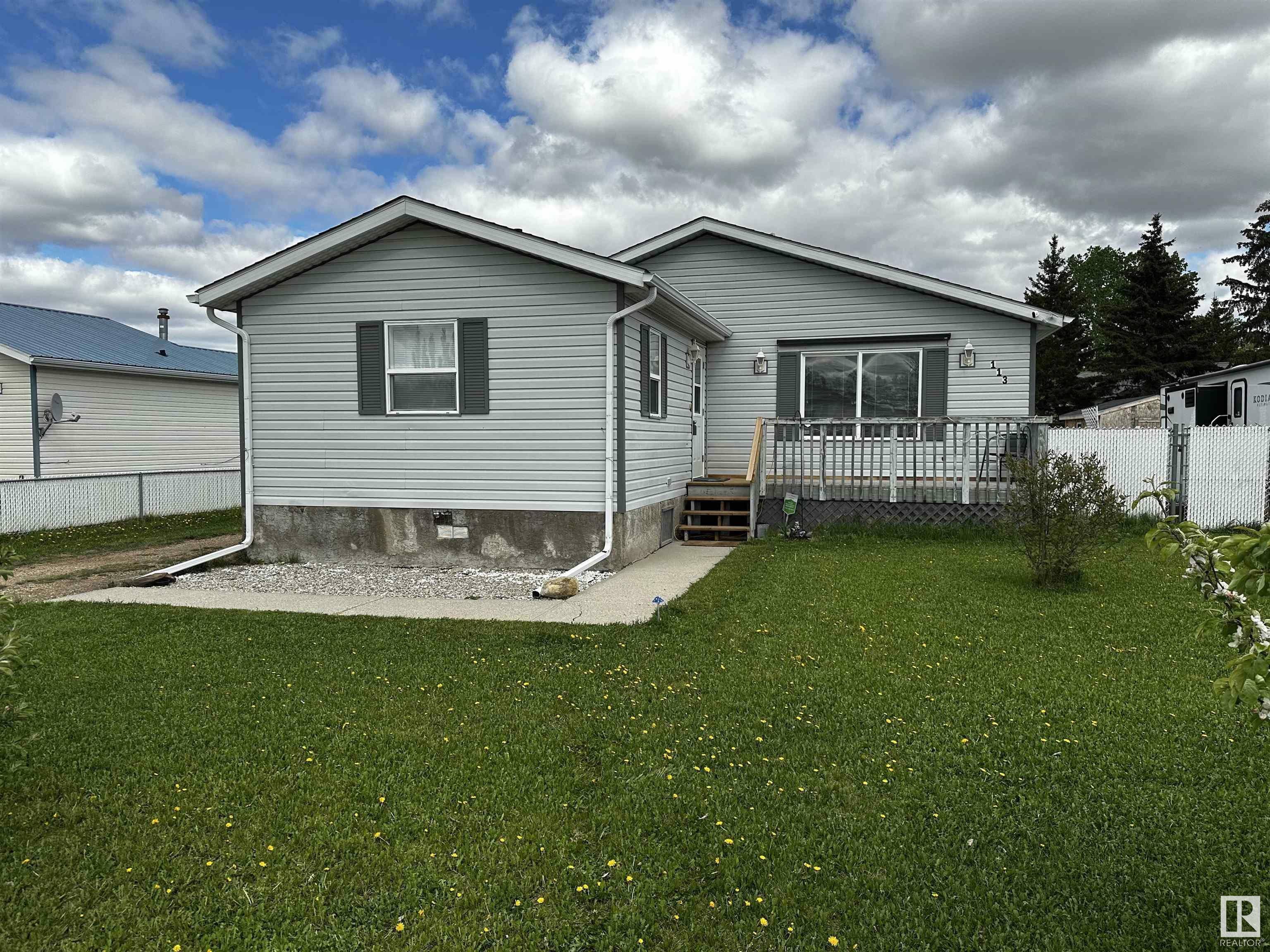 Property Photo: 113 Woodlands Drive AB T0C 2T0
