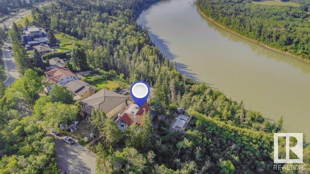 Photo de la propriété: 8638 Saskatchewan Drive NW AB T6G 2A8