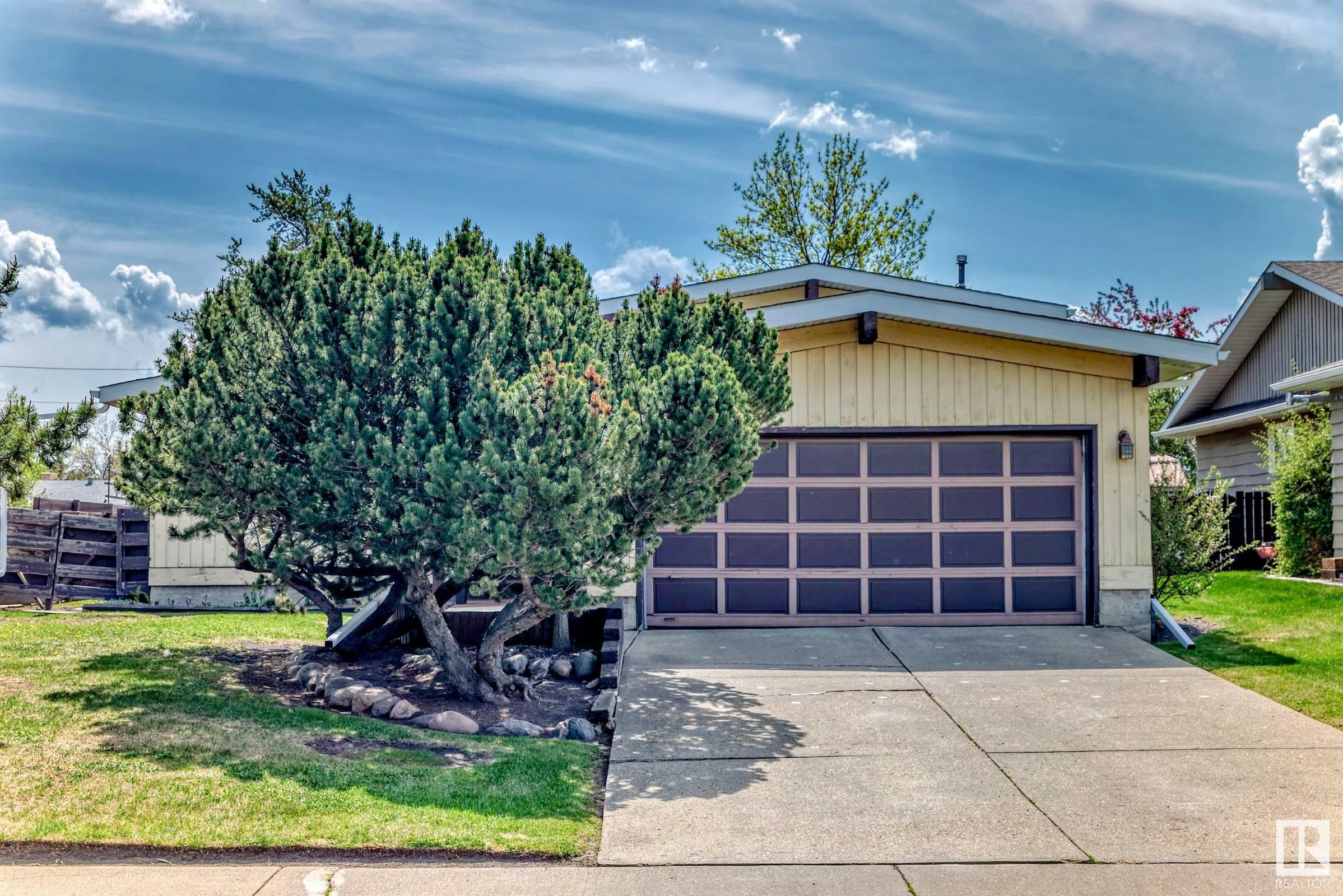 Photo de la propriété: 17915 87A Avenue NW AB T5T 0Z3