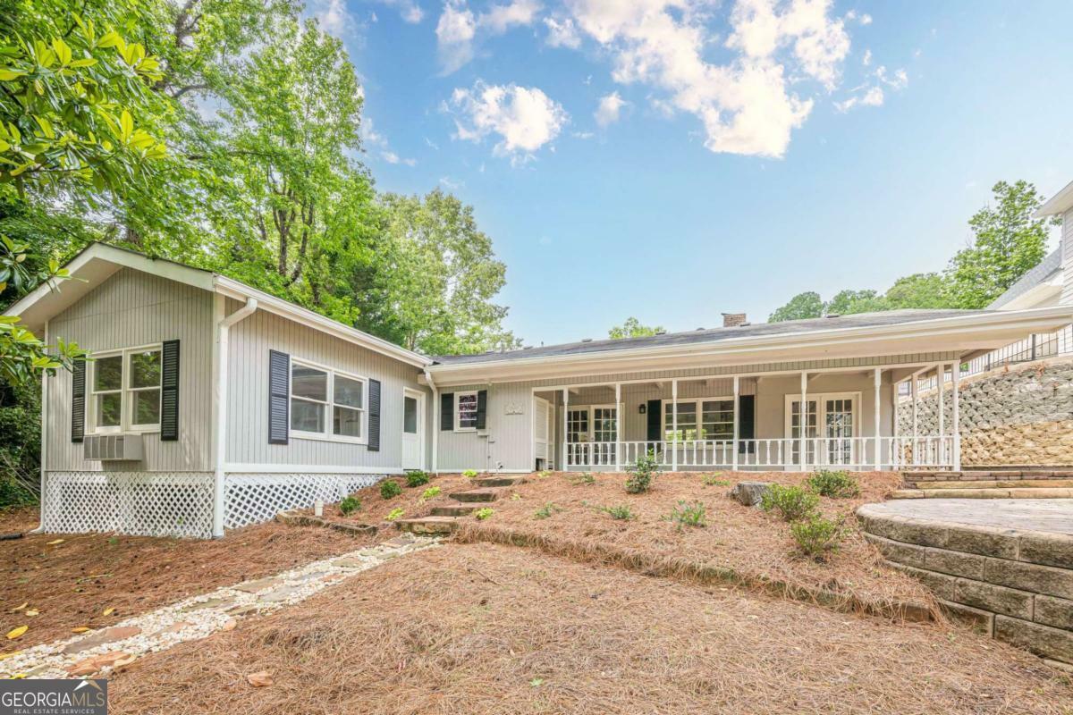 Property Photo: 2555 Chattahoochee Lane GA 30041