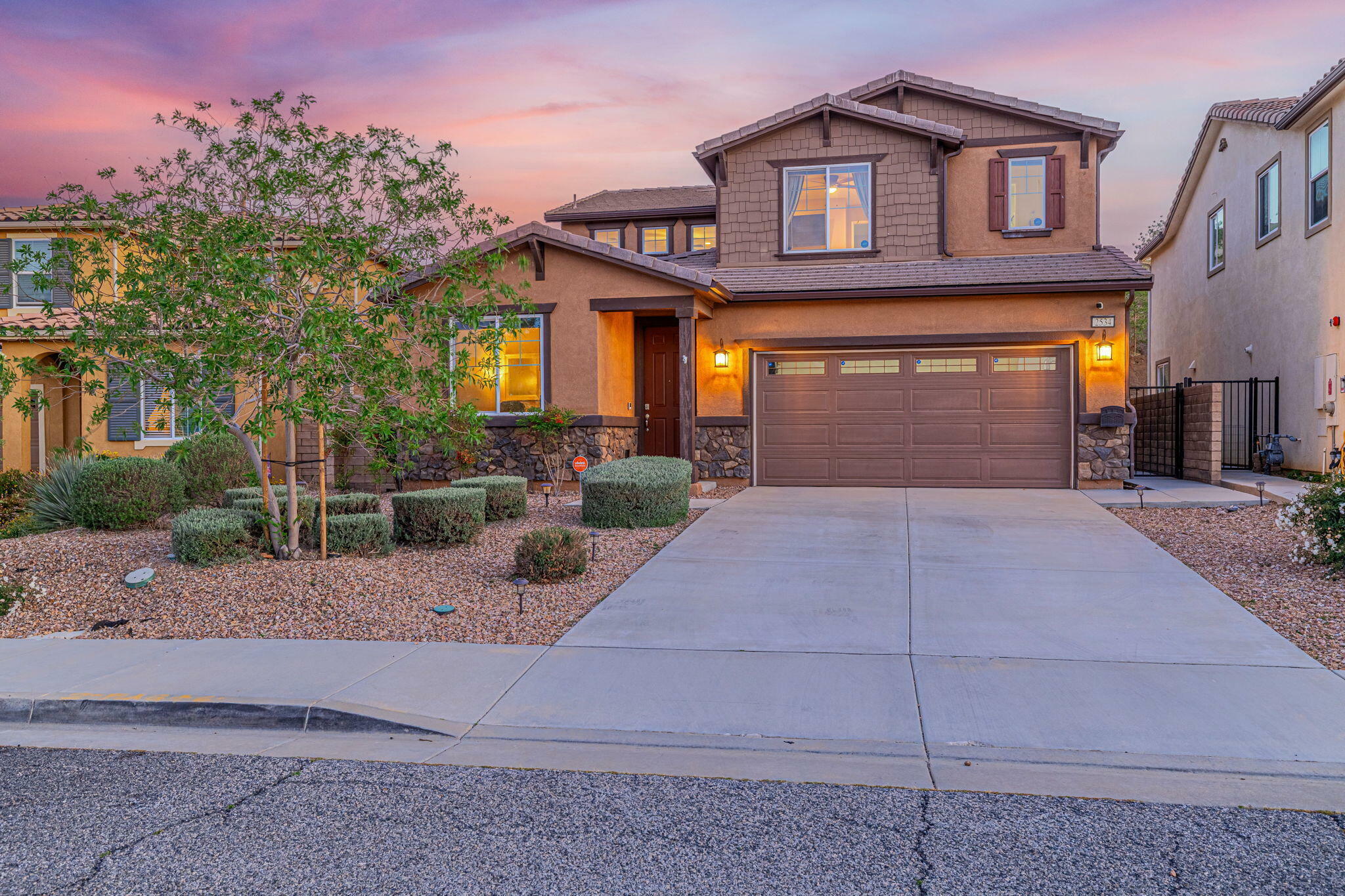 Property Photo: 2534 Mapleleaf CA 93551