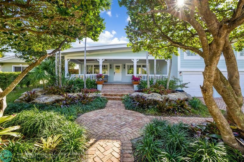 Property Photo: 1900 Admirals Way FL 33316