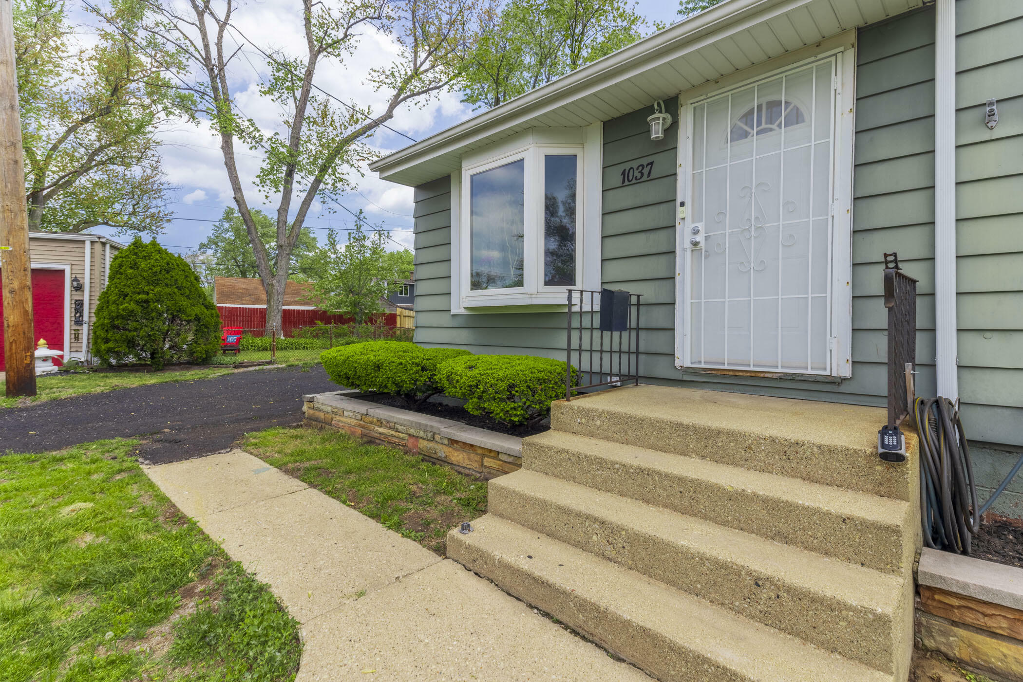 Property Photo: 1037 E 11th Court IN 46403