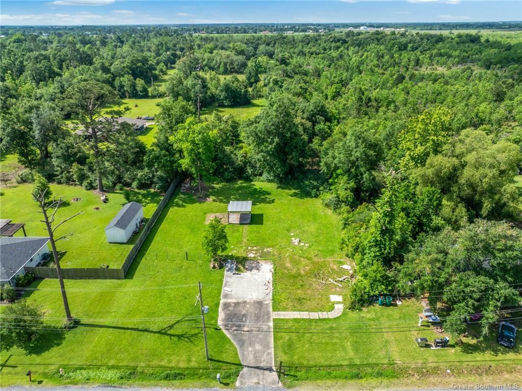 Property Photo: 2235 Pinewood Drive S LA 70607