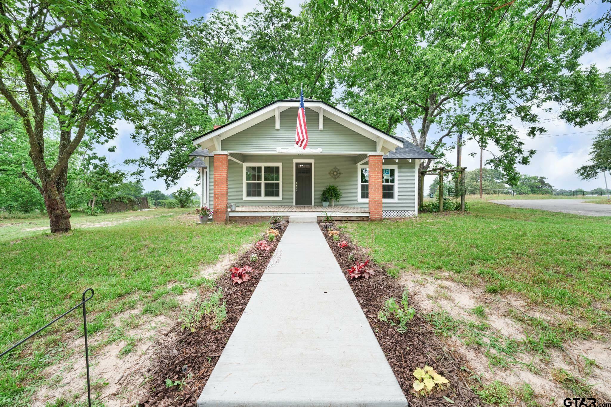 Property Photo: 913 Church TX 75494
