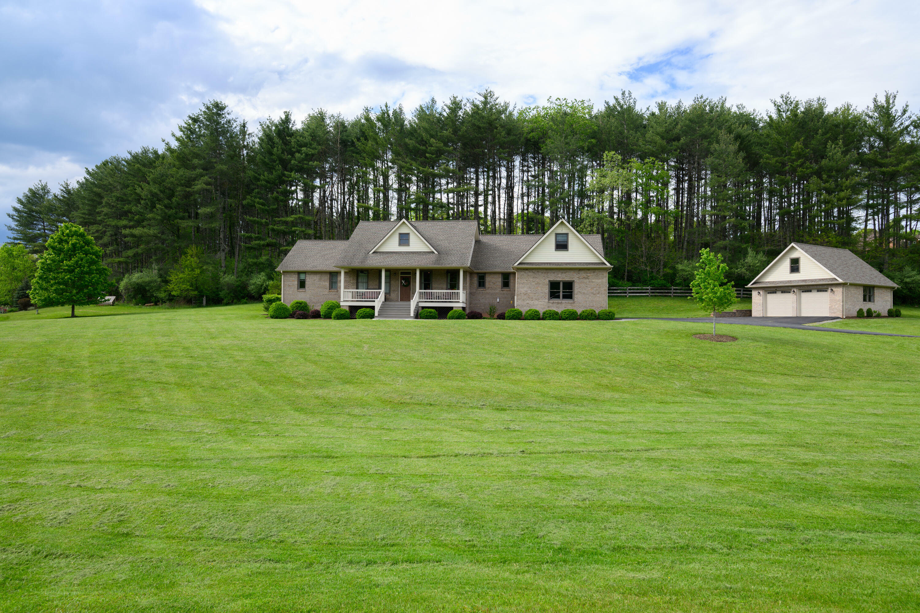 Property Photo: 137 Honeybear Hill WV 24901