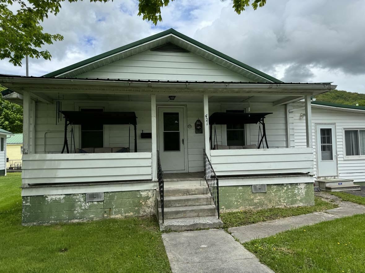 Property Photo: 421 9th St WV 25962
