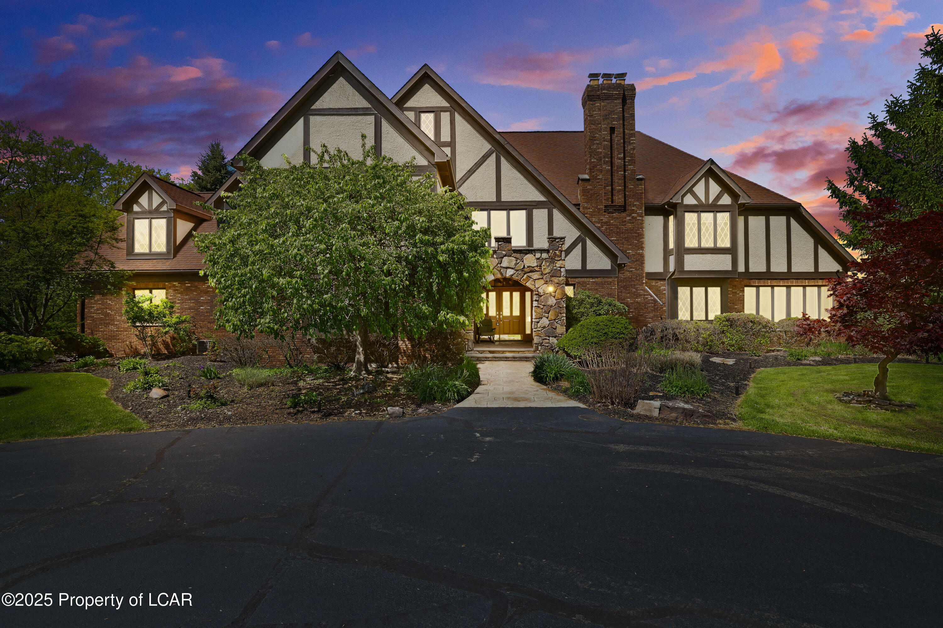 Property Photo:  555 Valley View Road  PA 18612 