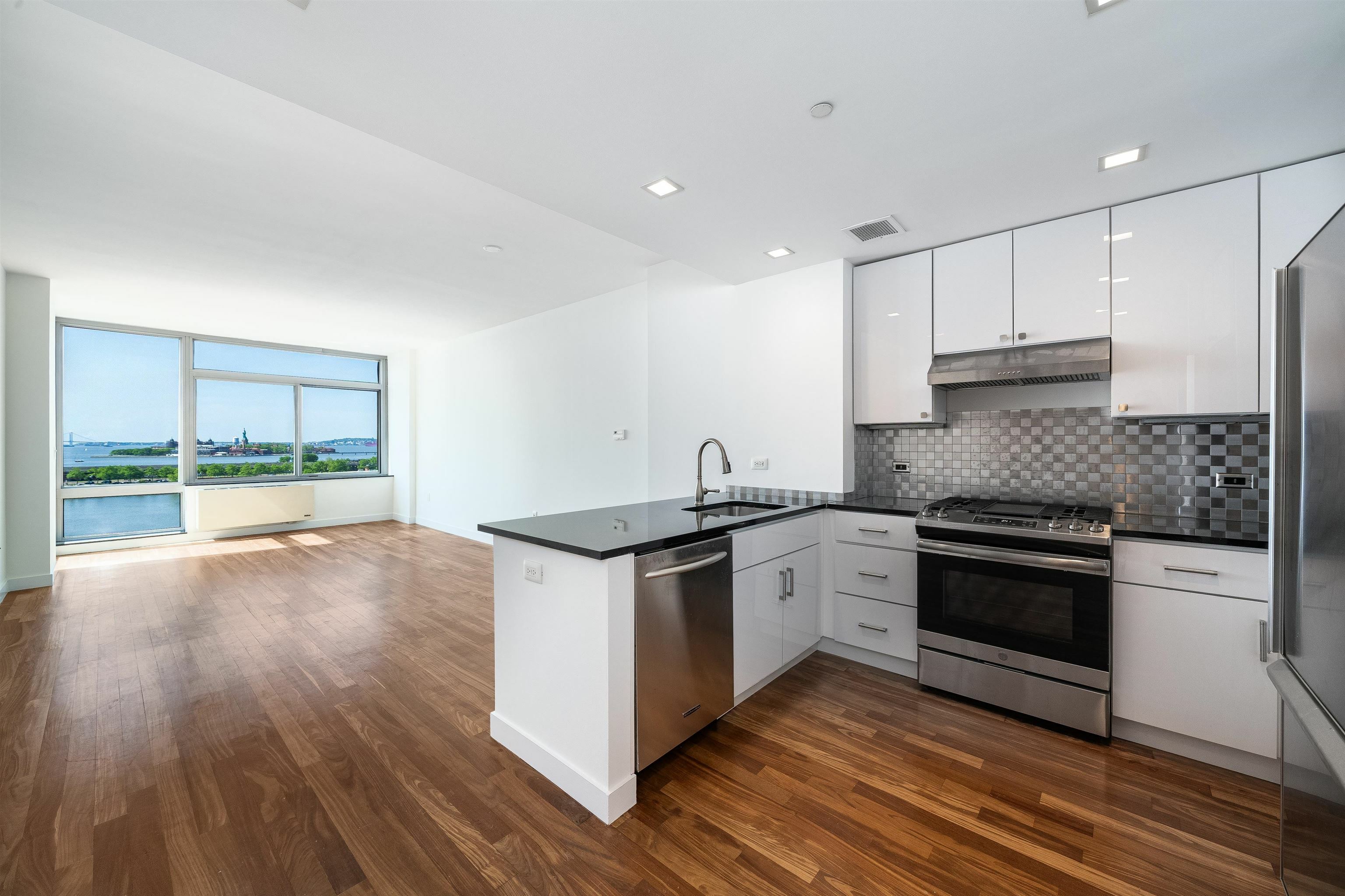 Property Photo: 25 Hudson St Ph904 NJ 07302