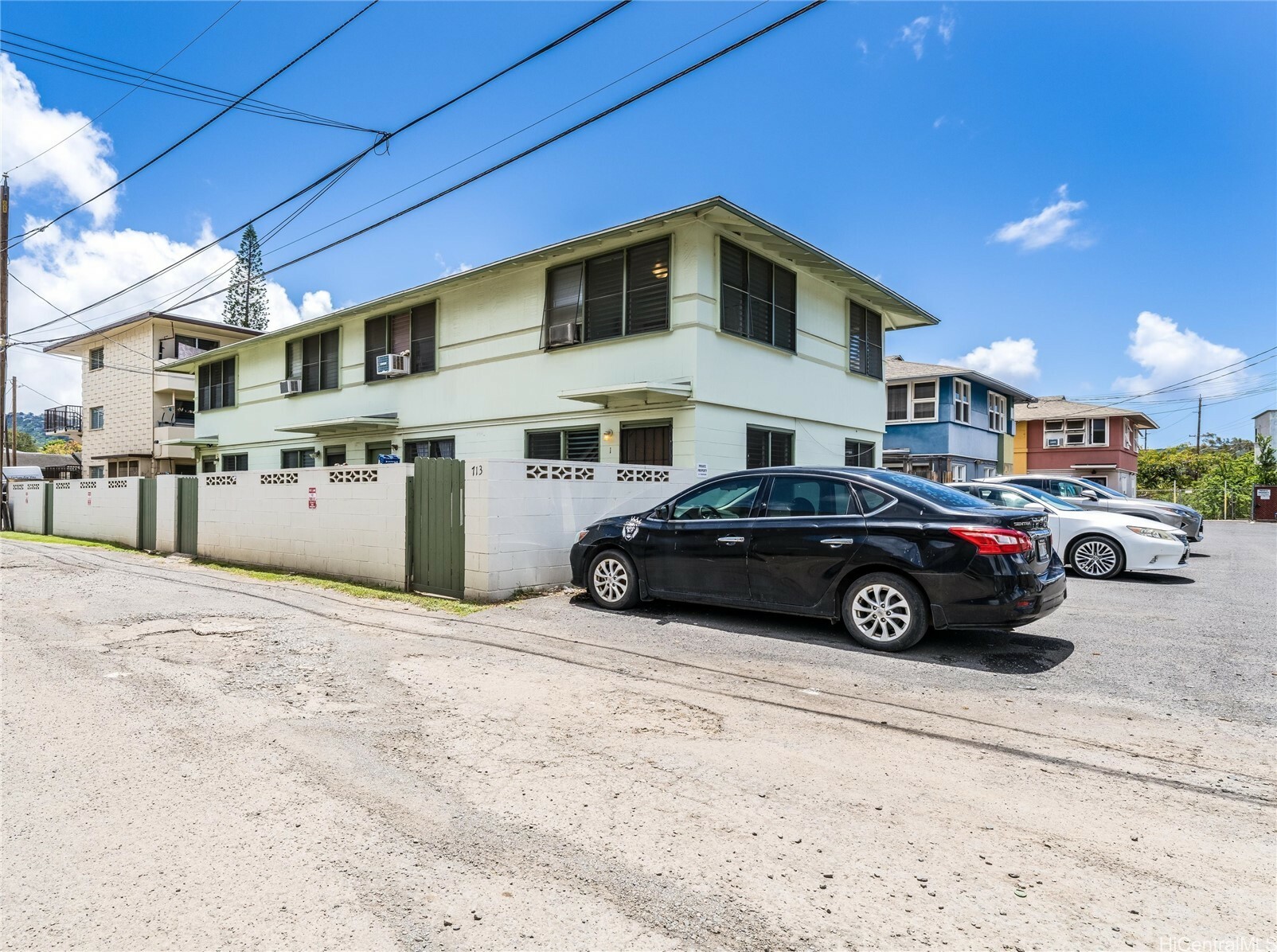 713 Menehune Lane  Honolulu HI 96826 photo